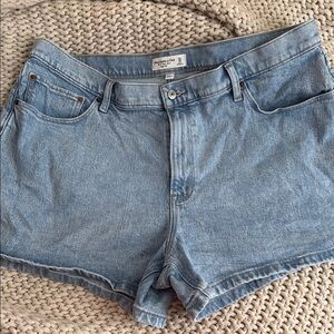 Abercrombie 4” Mom Short size 18